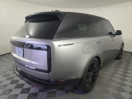 Flux Silver In Gloss Finish 2025 Land Rover Range Rover P530 SE