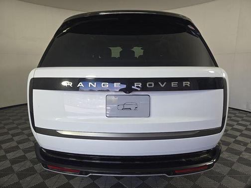 Fuji White 2024 Land Rover Range Rover P400 SE