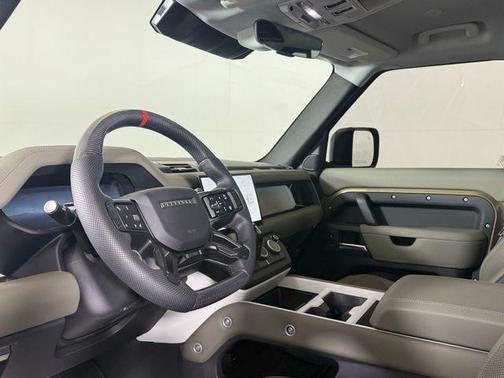 2025 Land Rover Defender P400 X-Dynamic SE