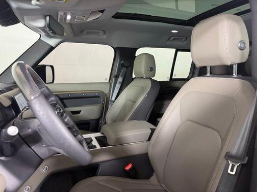 2025 Land Rover Defender P400 X-Dynamic SE