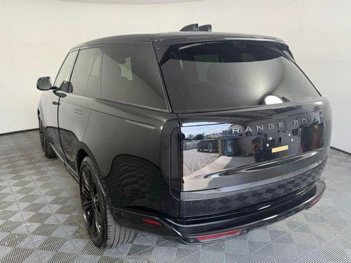 2025 Land Rover Range Rover P400 SE