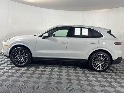 2023 Porsche Cayenne Base