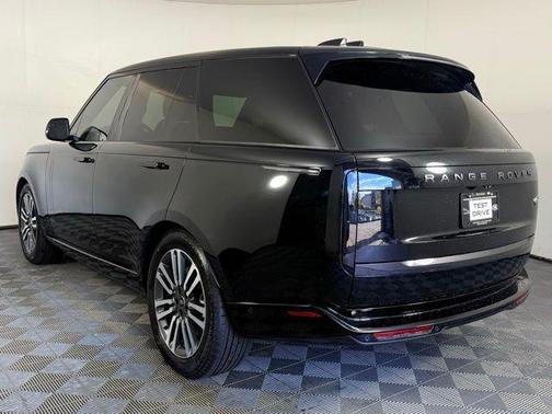 2023 Land Rover Range Rover P530 SE