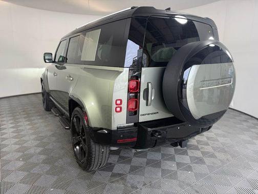 2025 Land Rover Defender P400 X-Dynamic SE