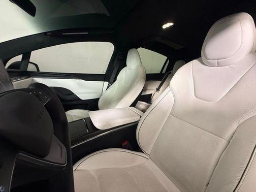 2022 Tesla Model X Plaid