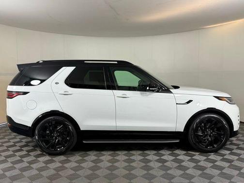 2025 Land Rover Discovery P300 Dynamic SE