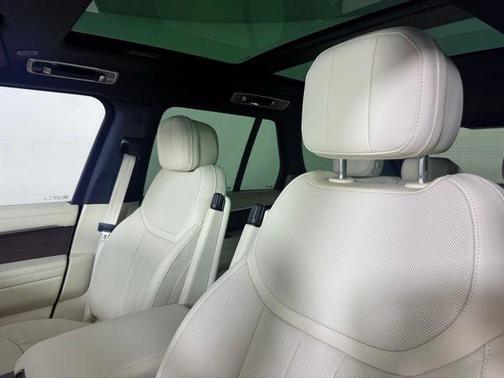 2025 Land Rover Range Rover P400 SE