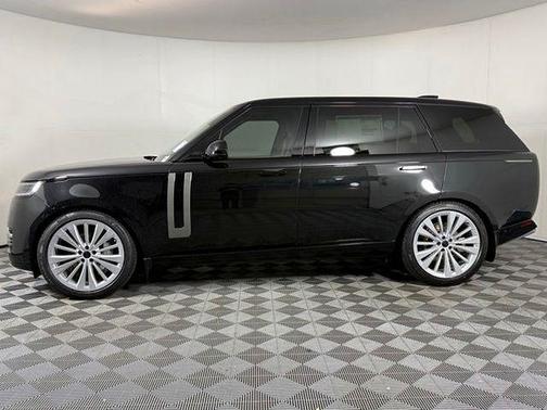 Santorini Black 2026 Land Rover Range Rover P400 SE 7 Seat