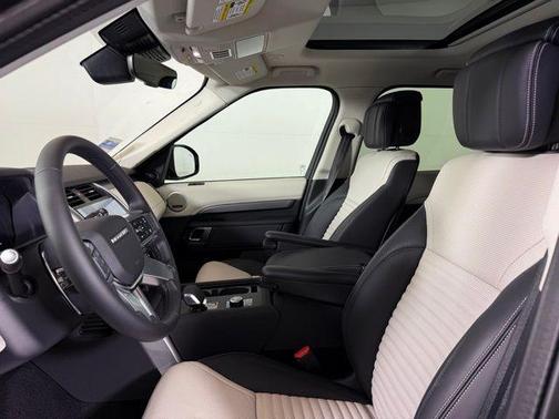 2025 Land Rover Discovery P300 Dynamic SE
