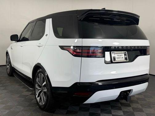 2025 Land Rover Discovery P360 Dynamic SE