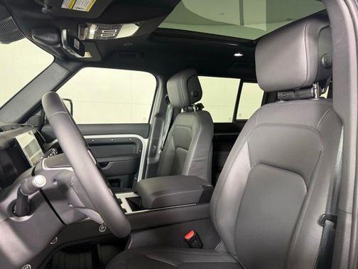 2026 Land Rover Defender 110 X-Dynamic SE