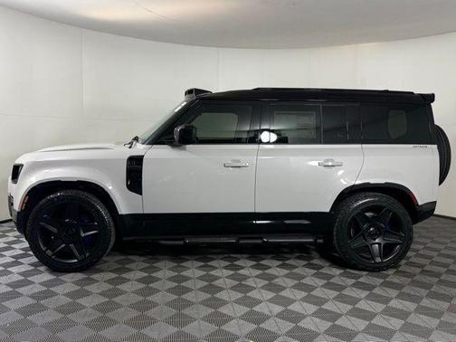 2026 Land Rover Defender 110 X-Dynamic SE