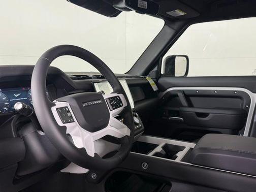 2026 Land Rover Defender 110 X-Dynamic SE