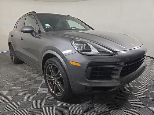 Chalk 2023 Porsche Cayenne Base