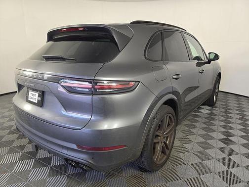 Chalk 2023 Porsche Cayenne Base