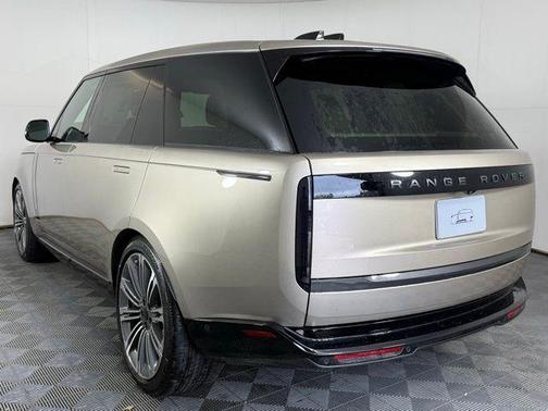 2026 Land Rover Range Rover P400 SE 7 Seat