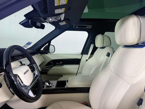 2025 Land Rover Range Rover P400 SE 7 Seat