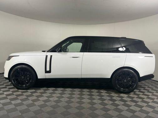2025 Land Rover Range Rover P400 SE 7 Seat
