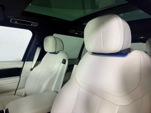2025 Land Rover Range Rover P400 SE 7 Seat