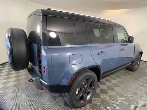 2025 Land Rover Defender P400 X-Dynamic SE