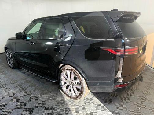 2025 Land Rover Discovery P360 Dynamic SE