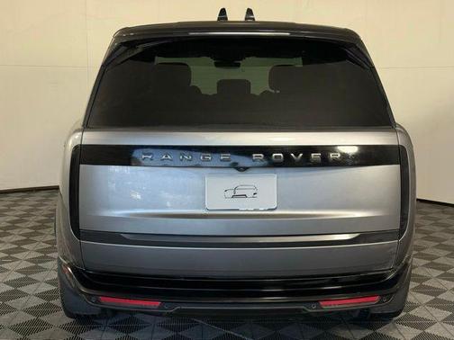 2025 Land Rover Range Rover P530 SE