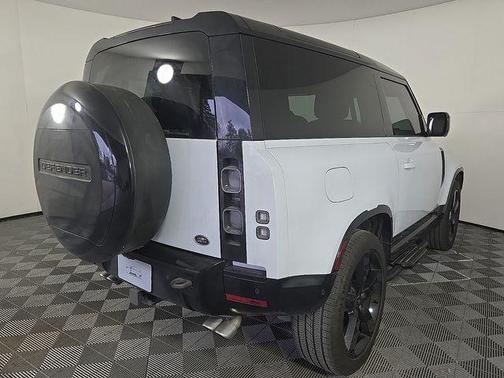 Yulong White 2022 Land Rover Defender 90 V8