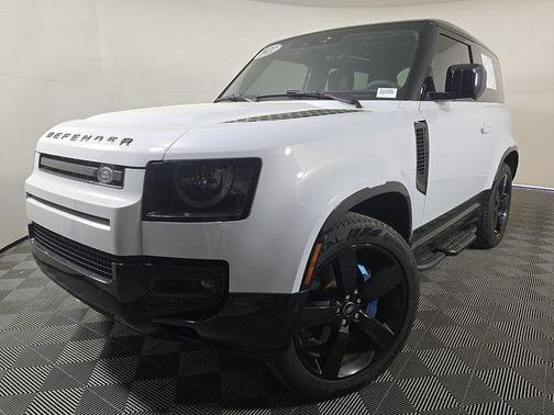 Yulong White 2022 Land Rover Defender 90 V8