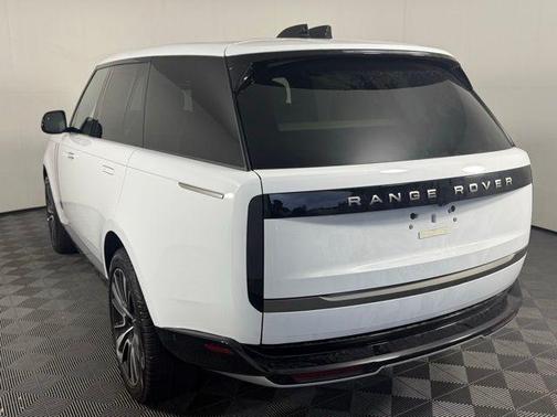 2025 Land Rover Range Rover P530 SE