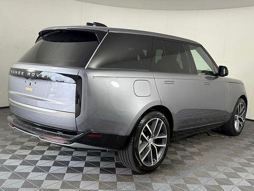 Eiger Grey 2025 Land Rover Range Rover P550e SE