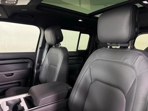 2025 Land Rover Defender P400 X-Dynamic SE