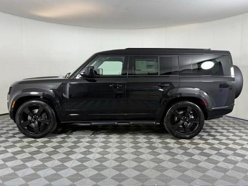 2025 Land Rover Defender P400 X-Dynamic SE