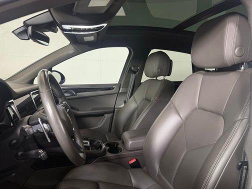 2023 Porsche Macan Base