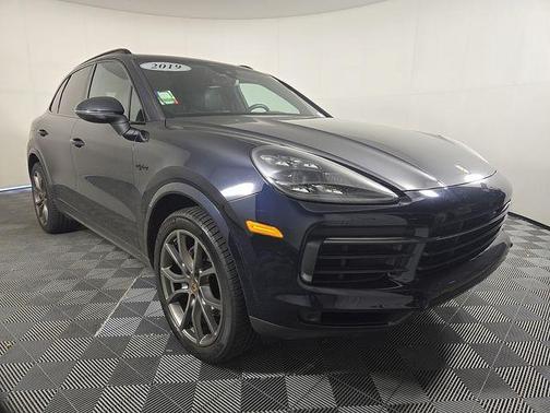 Moonlight Blue Metallic 2019 Porsche Cayenne Base
