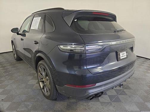 Moonlight Blue Metallic 2019 Porsche Cayenne Base