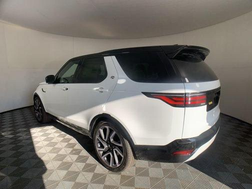2025 Land Rover Discovery P300 Dynamic SE