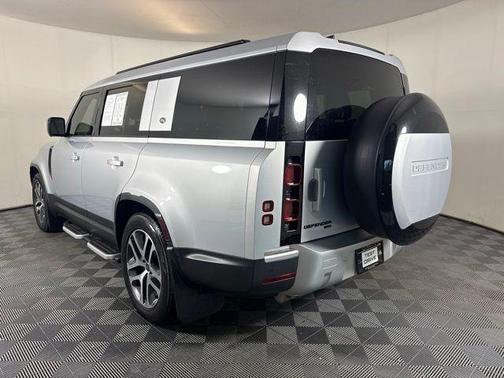 2023 Land Rover Defender SE