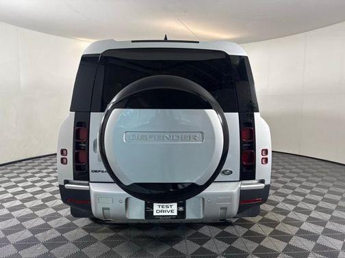 2023 Land Rover Defender SE