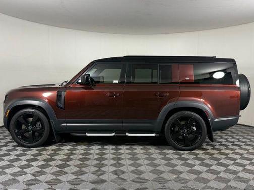 2023 Land Rover Defender SE