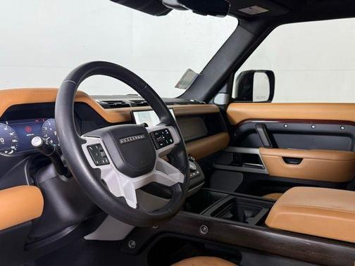2023 Land Rover Defender SE