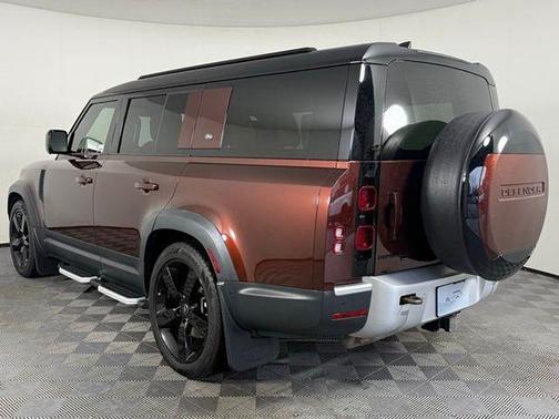 2023 Land Rover Defender SE