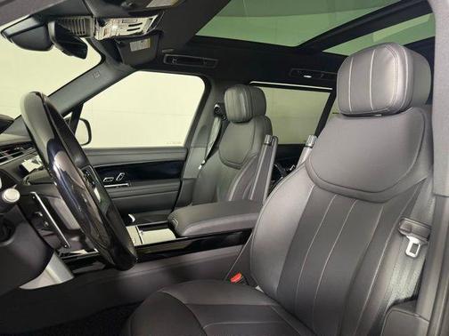 2025 Land Rover Range Rover P400 SE 7 Seat