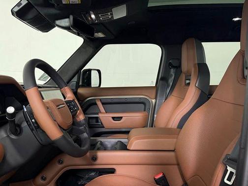 Petra Copper 2026 Land Rover Defender V8