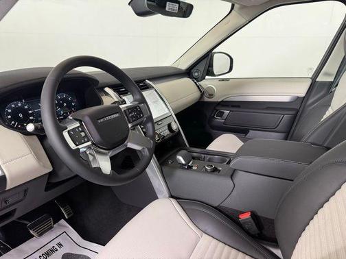 2025 Land Rover Discovery P300 Dynamic SE