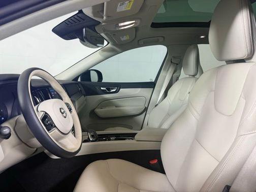 2025 Volvo XC60 B5 Core