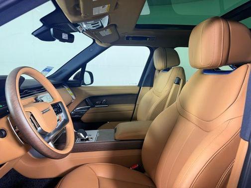 2025 Land Rover Range Rover P550e SE