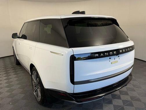2025 Land Rover Range Rover P530 SE 7 Seat