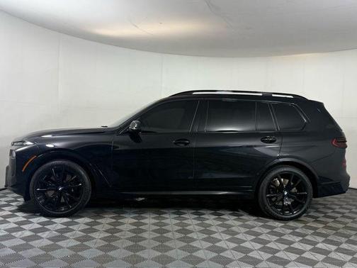 2025 BMW X7 M60i