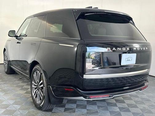 2025 Land Rover Range Rover P530 SE