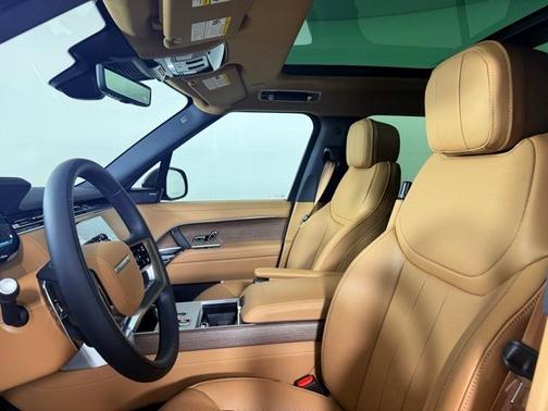 2025 Land Rover Range Rover P550e SE